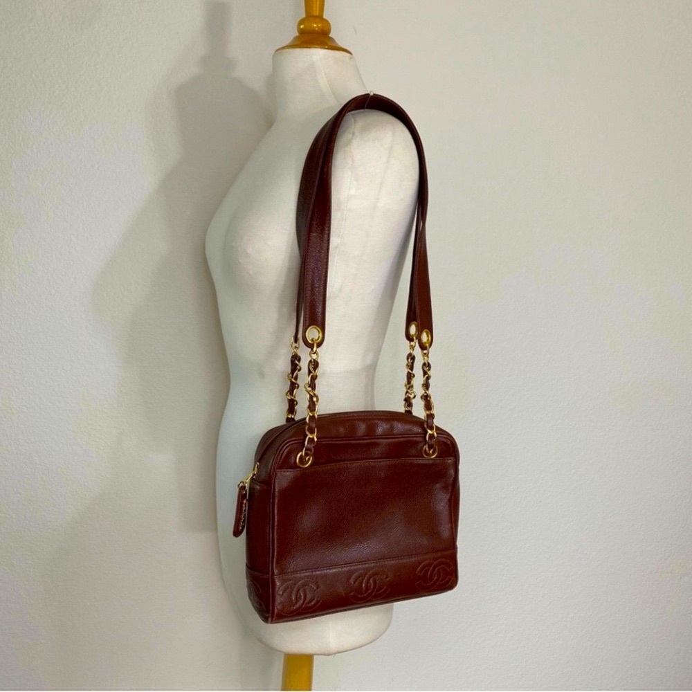 Vintage CHANEL Wine Caviar Leather Gold Hardware CC Shoulder Bag Classic Luxury